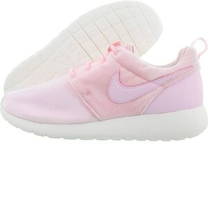 Nike Kid's Roshe One Running Shoe 7 youth/ women’s 8.5